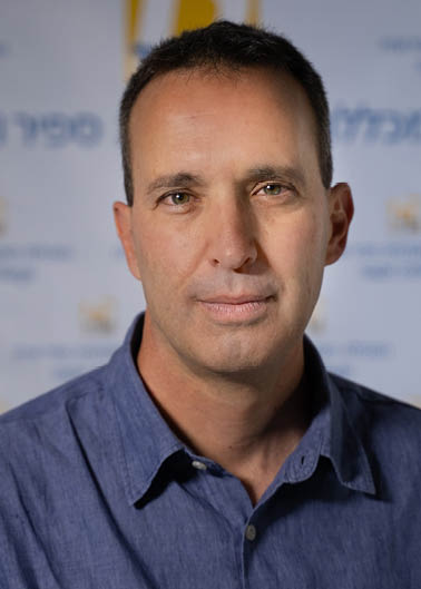 צילום פנים של פרופסור ניר קידר