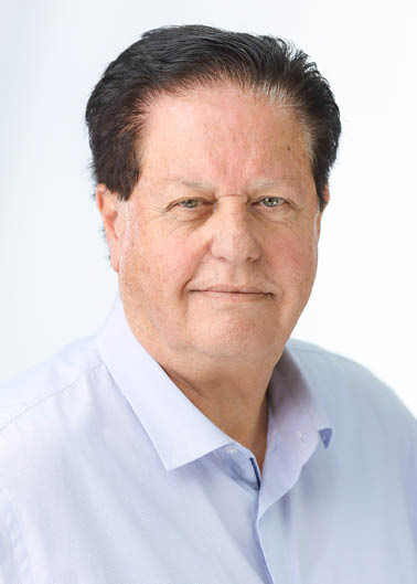 צילום פנים של פרופסור מר מיקי לב